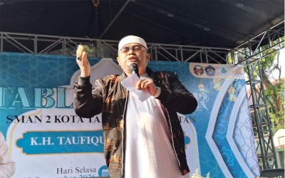 K.H. Taufiqurrahman, S.Q : Meneladani Akhlaq Rasulullah SAW versi Gen-Z