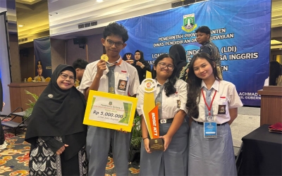  Lomba Debat Indonesia (LDI) Bahasa Indonesia 2026: Elgan dan Angela raih penghargaan Tim Terbaik 1 tingkat Provinsi Banten