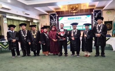 Kepala SMAN 2 Tangsel Raih Gelar Doktor Kepala SMAN 2 Tangsel Raih Gelar Doktor