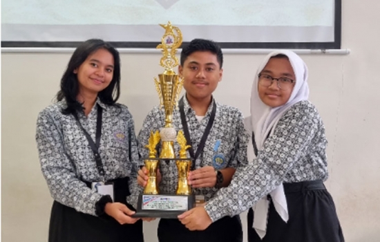 Lomba Debat Bahasa Indonesia REFORMAFEST 2024 Universitas Airlangga : Ekskul KBI Raih Juara 2